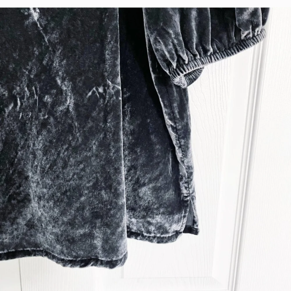 LOFT velvet puff